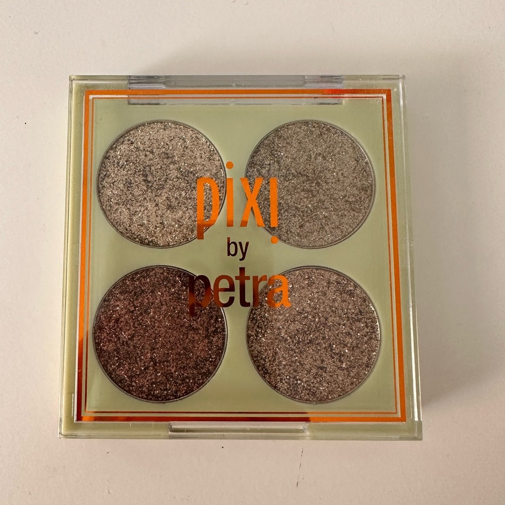 Pixi Cosmetics glitter eye quad in the shade “goldlava”